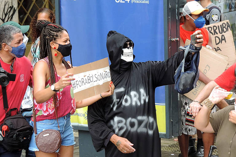 Protesto contra o Presidente Jair Bolsonaro na região central de Recife (PE)