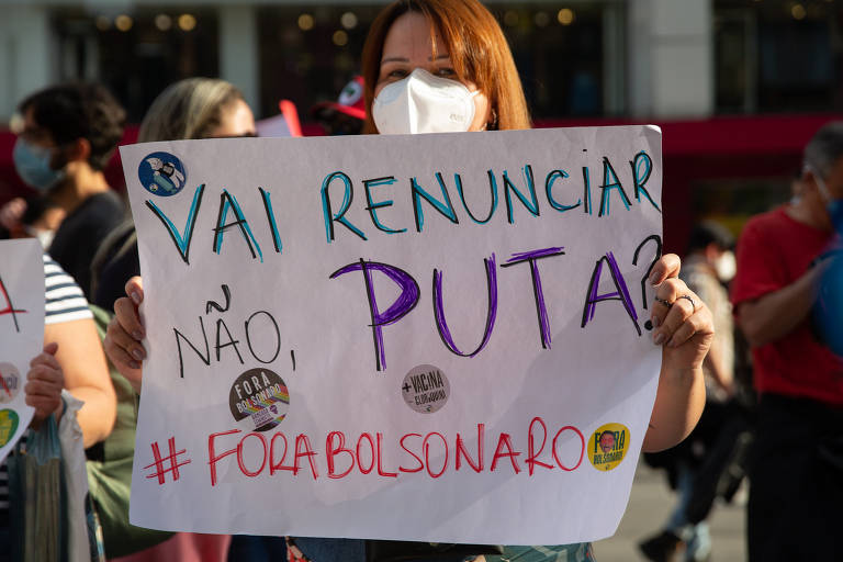 Manifestantes protestam contra o governo Bolsonaro, na região da avenida Paulista, em São Paulo