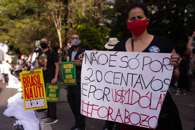 Cartazes marcam manifestações contra Bolsonaro 