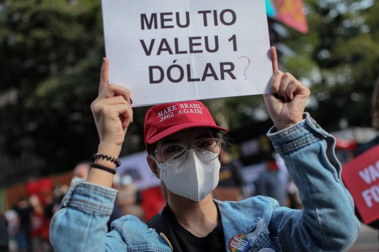 Manifestantes durante ato contra o presidente Jair Bolsonaro (sem partido), na avenida Paulista, em São Paulo.