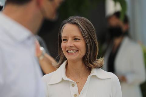 US actress and director Jodie Foster smiles during a photocall for her Palme d'Or Life Achievement Award at the 74th edition of the Cannes Film Festival in Cannes, southern France, on July 6, 2021. (Photo by Valery HACHE / AFP)