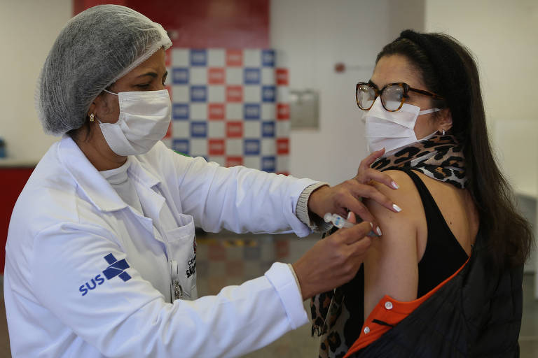 Começa vacinação de pessoas de 40 anos na capital paulista