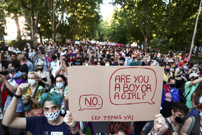 O Q é a letra das pessoas que se identificam como genderqueer, ou seja, que não se veem através do binômio feminino/masculino e exibem características de um, de ambos ou de nenhum dos gêneros