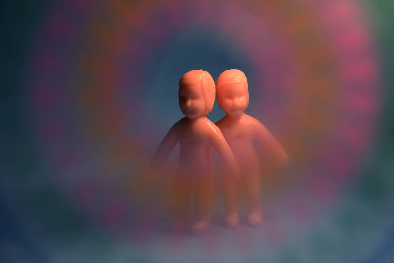 O I descreve a comunidade intersexual, pessoas com características sexuais biológicas não associadas tradicionalmente a corpos femininos ou masculinos