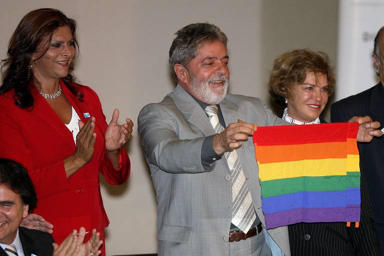 Na esteira desse programa, em 2008 e 2011, o Brasil realizou a primeira e a segunda Conferência Nacional de Políticas para LGBT. As conferências foram um marco da participação do segmento na elaboração de políticas públicas e da sua visibilidade Lula foi fotografado empunhando uma bandeira do arco-íris, símbolo do movimento, na edição de 2008