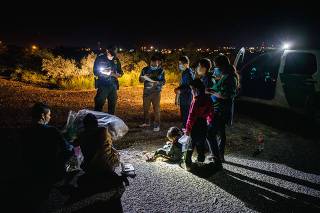 Migrants Continue To Cross Into Texas Despite Heat And Patrols