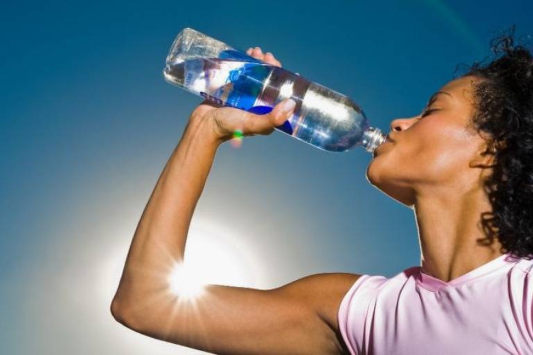 Manter o corpo hidratado é essencial para nossa saúde