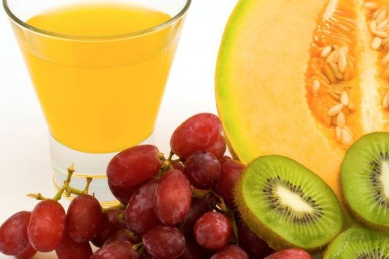 Outras fontes importantes de água são alimentos como vegetais, verduras e frutas