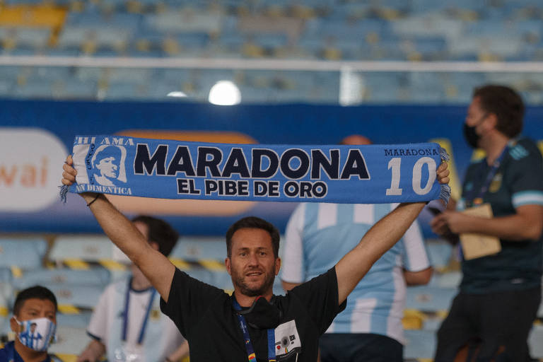 Messi dedica Bola de Ouro a Maradona: Não há melhor lugar para lhe dar os  parabéns