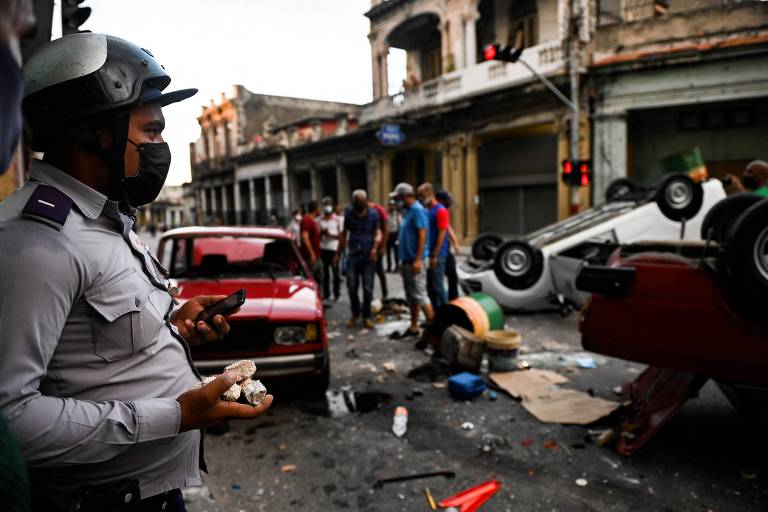 Milhares nas ruas para protesto contra o governo em Cuba, em 2021