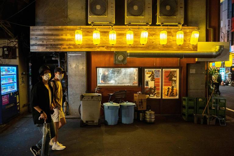 Restaurantes de Tóquio sentem impacto de restrições e desafiam estado de emergência