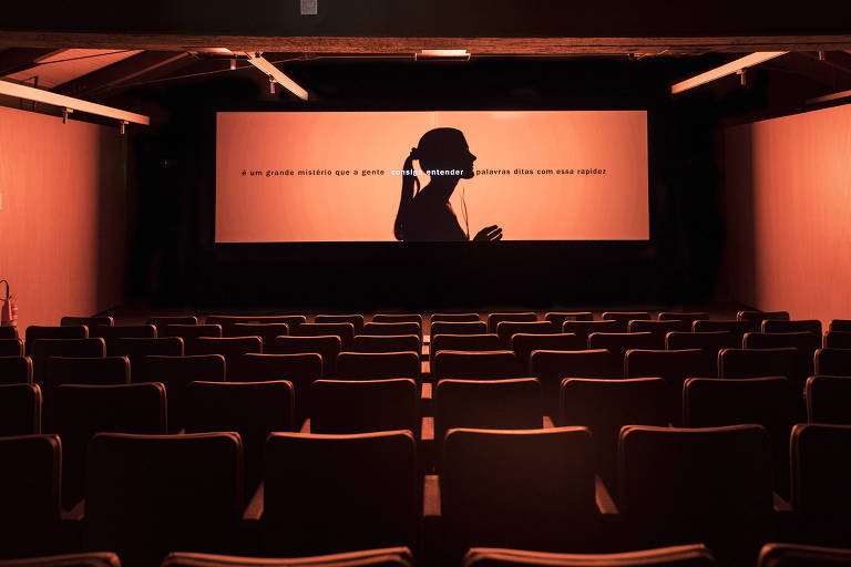 Auditório do terceiro andar do Museu da Língua Portuguesa; instituição reabre após incêndio de 2015