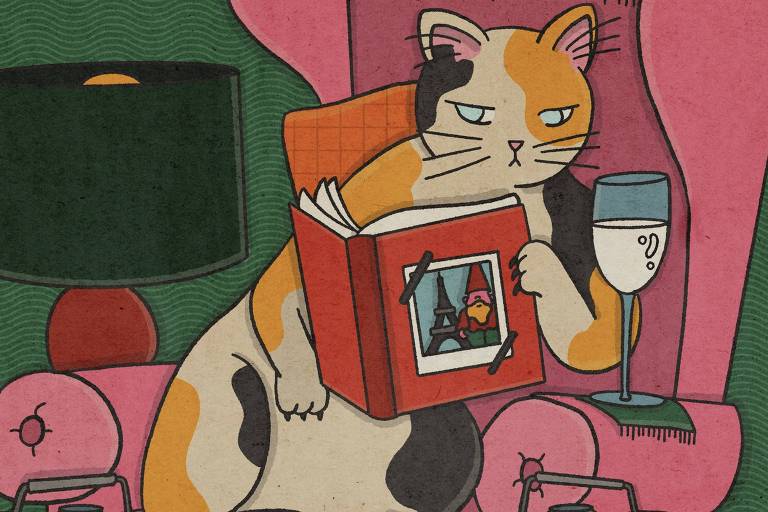 Ilustração mostra uma gata de três cores sentada em uma poltrona como se fosse um ser humano; ela lê um livro e, ao seu lado, está uma taça de leite