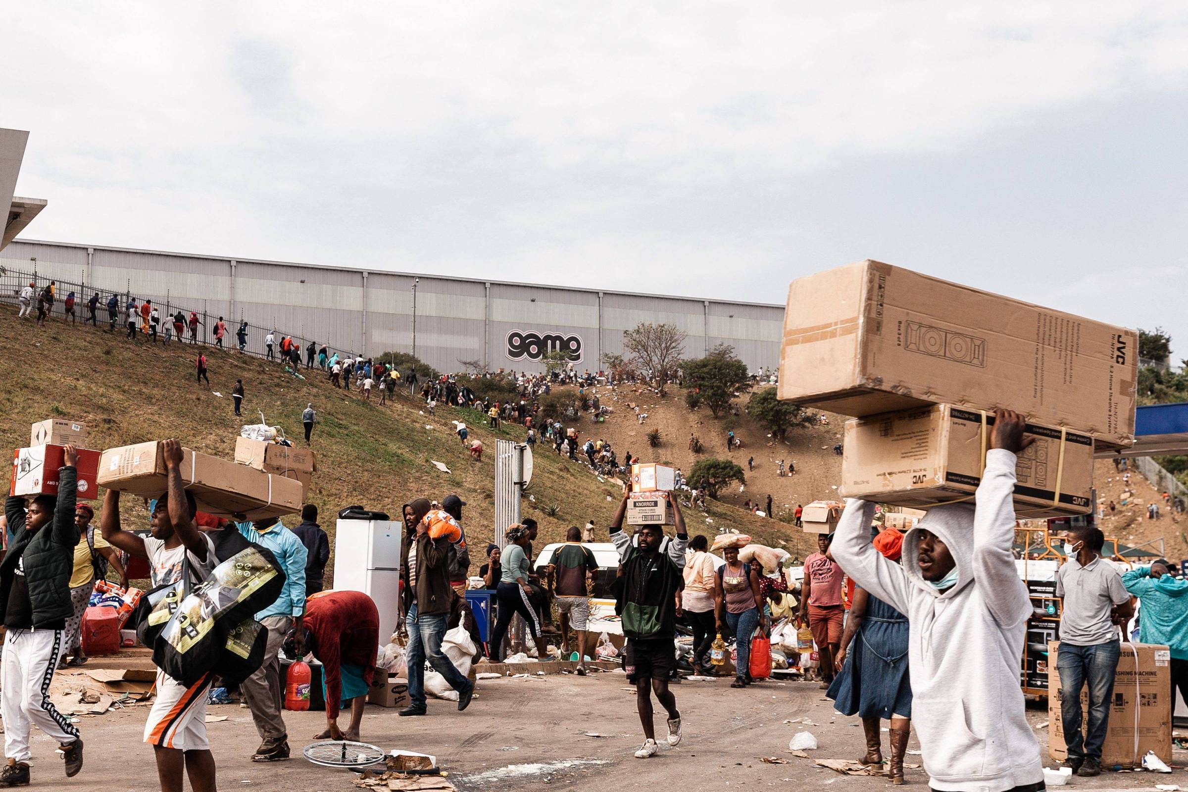 Violência na África do Sul se agrava, e saldo de mortos chega a 72 - 13/07/2021 - Mundo - Folha Violência na África do Sul se agrava, e saldo de mortos chega a 72 - 13/07/2021 - Mundo - Folha