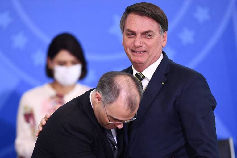 O presidente Jair Bolsonaro e o ministro André Mendonça, hoje no STF
