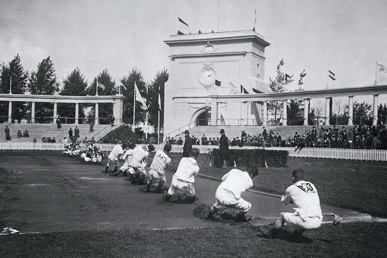 Atletas disputam a prova de Cabo de Guerra na Olimpíada de Estocolmo, uma das mais tradicionais nas primeiras edições dos Jogos Olímpicos da era Moderna
