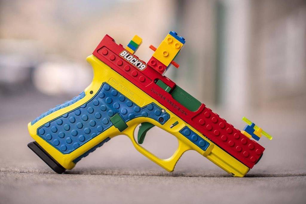 Uma Arma Colorida Da Mão Da Pistola Do Brinquedo Imagem de Stock