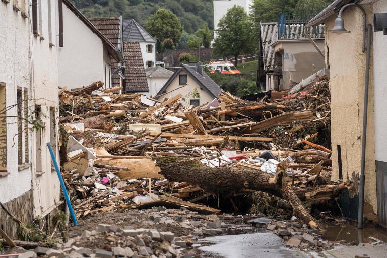 Chuvas deixam dezenas de mortos e desaparecidos na Alemanha