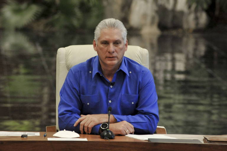 O presidente de Cuba, Miguel Díaz-Canel Bermúdez, faz pronunciamento em rádio e TV na capital, Havana