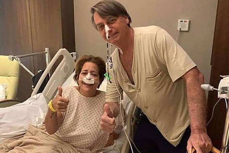 O presidente Jair Bolsonaro ao lado de paciente do Hospital Vila Nova Star, em São Paulo, em foto postada por Michelle Bolsonaro em rede social 
