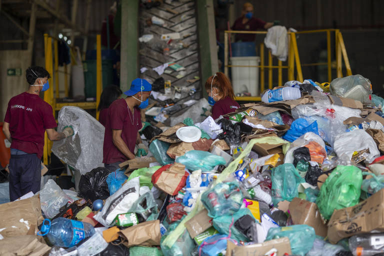 Empresas de reciclagem podem pagar mais imposto após decisão do STF -  03/08/2021 - Mercado - Folha
