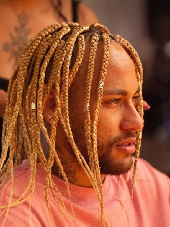 Neymar faz corte de cabelo em homenagem à filha; veja como ficou