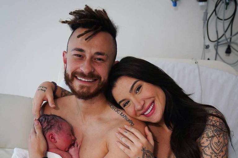 Boca Rosa dá à luz Cris, seu primeiro filho com o youtuber Fred