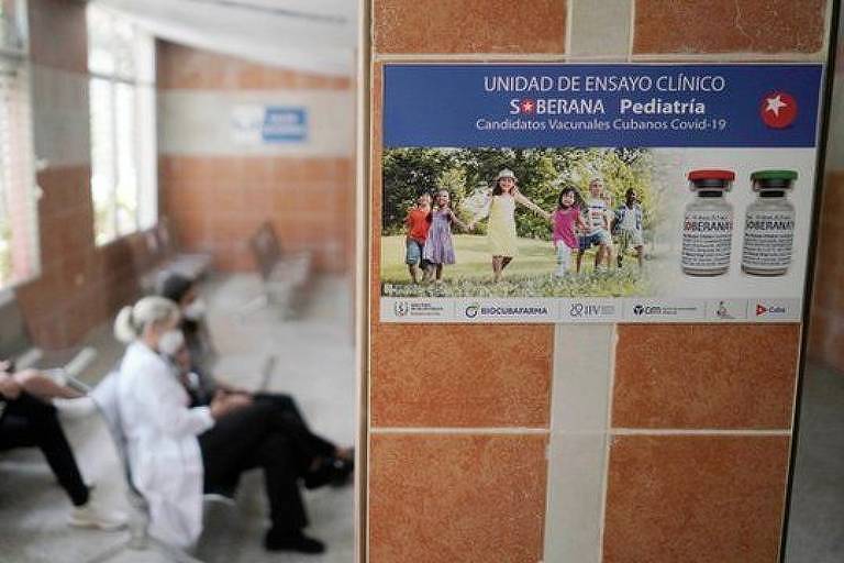 Anúncio de vacina cubana em coluna 