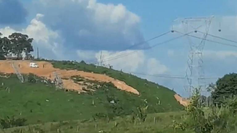 Torre de transmissão de energia cai no Pará