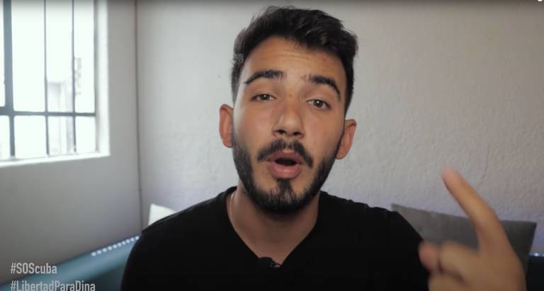 Camallerys Vlogs - Cubano que vive no México, Frank Camallerys posta sobre o dia a dia nos dois países, com críticas ao regime