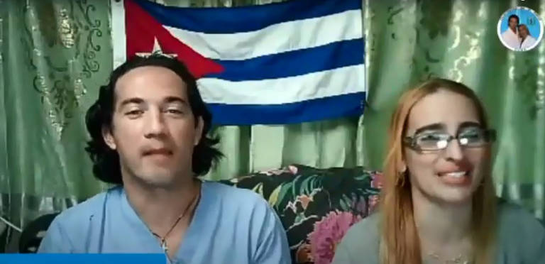 Guardianes de la Salud - Os médicos Naila Ayrado e Ernesto Cordoví postam vídeos de noticiários favoráveis ao regime e contrários ao bloqueio americano e dizem valorizar, no canal, “o valor altruísta dos profissionais da saúde cubanos"