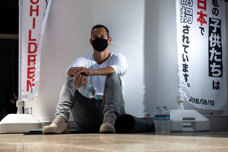 O francês Vincent Fichot faz greve de fome próximo ao Estádio Olímpico de Tóquio