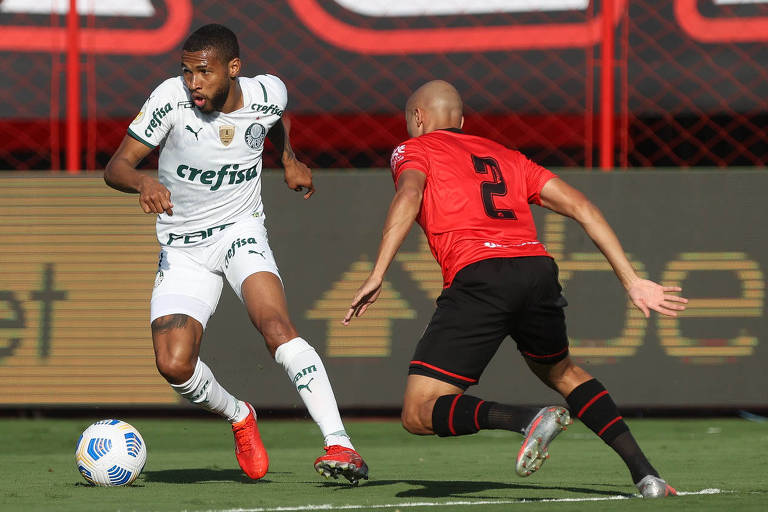 Wesley em ação diante do Atlético-GO, em Goiânia, pelo Campeonato Brasileiro
