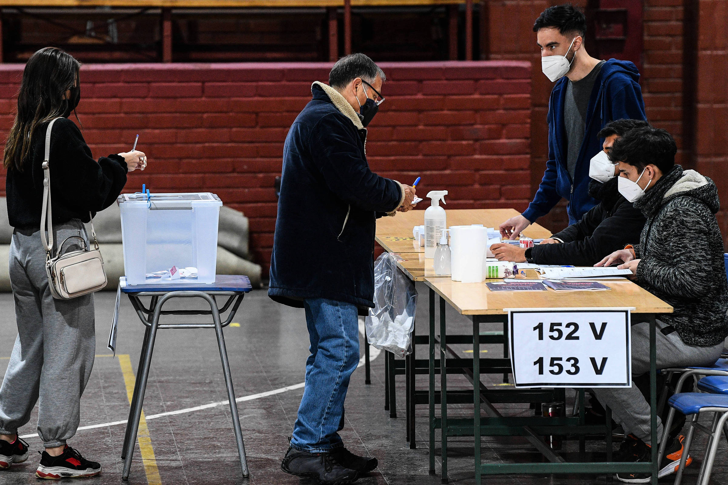 Dos candidatos inesperados ganan las elecciones primarias y compiten por la presidencia de Chile – 18/07/2021 – Mundo