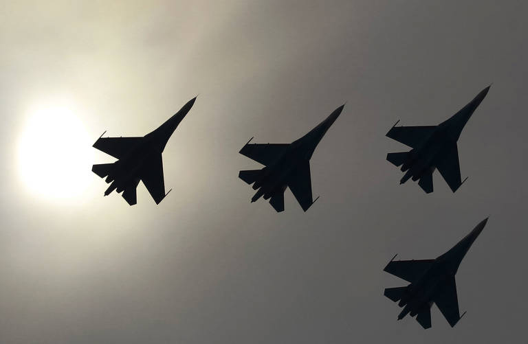 Caças russos invadem espaço aéreo da Suécia; EUA advertem contra guerra nuclear