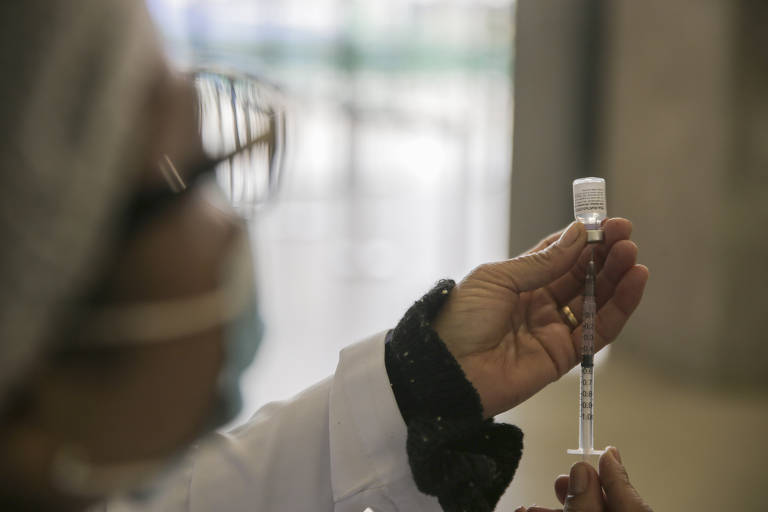 Vacinas pelo mundo e a aplicação no Brasil