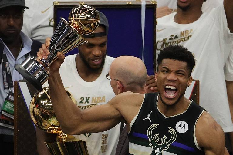 Giannis Antetokounmpo: biografia, números e recordes na NBA  Melhor jogador  de basquete, Esportes eletrônicos, Premier league