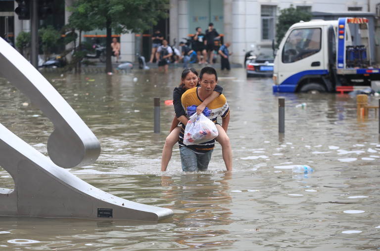 Pior chuva em 60 anos na China deixa dezenas de mortos