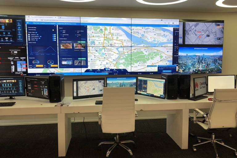 Centro de controle de smart city, reproduzido em laboratório da Huawei em São Paulo