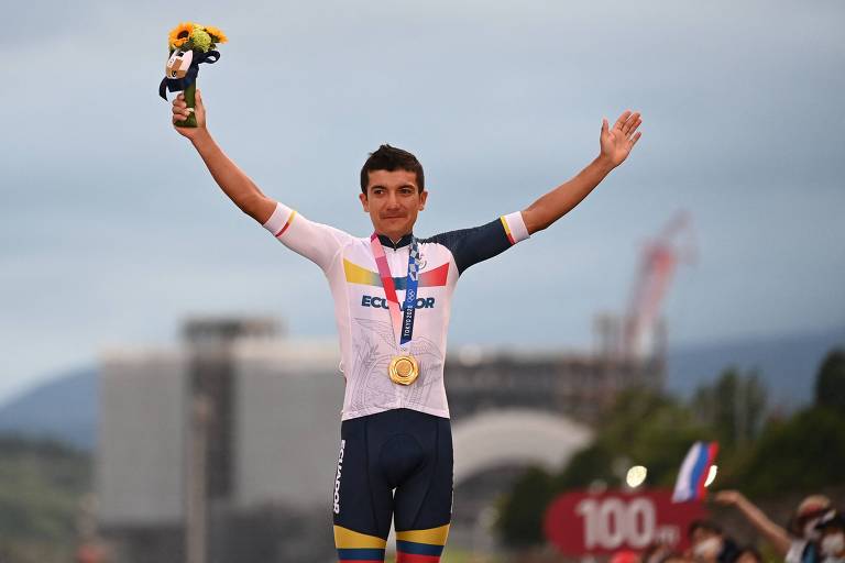 Medalha de ouro nas Olimpíadas, ciclista equatoriano tirou 1ª bicicleta da sucata