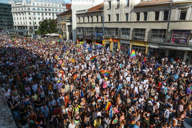 Parada pró-LGBT reúne milhares na Hungria