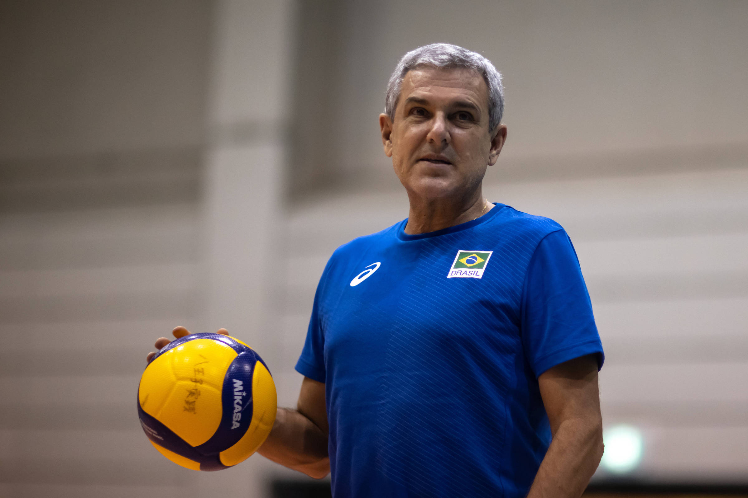 Nas Olimpíadas pela 8ª vez, José Roberto Guimarães é trunfo da seleção  feminina de vôlei - 24/07/2021 - Esporte - Folha