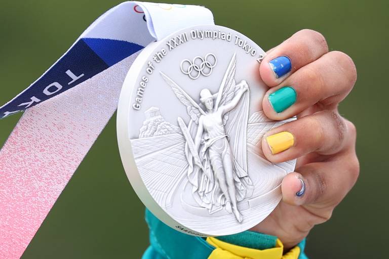 Skatista Rayssa Leal faz história e conquista prata nas Olimpíadas aos 13  anos - 26/07/2021 - Esporte - Folha