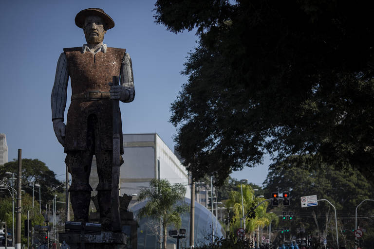 Borba Gato, com estátua incendiada em SP, comandou genocídio contra  indígenas e escravizou negros