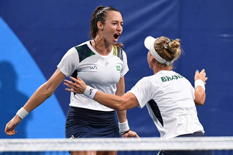 Luisa Stefani e Laura Pigosse durante partida das oitavas de final