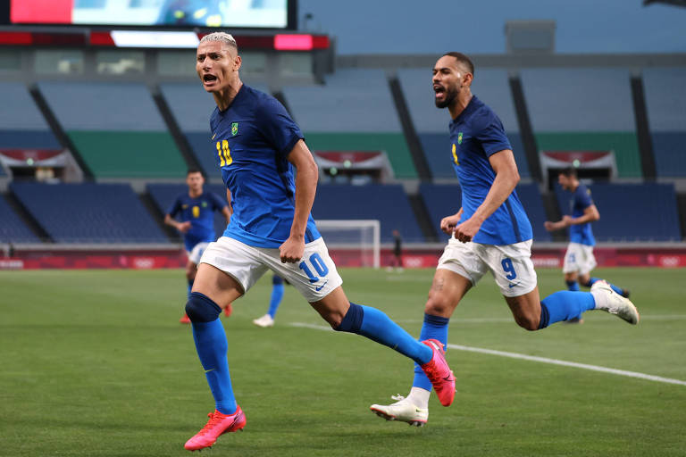 Richarlison comemora gol na vitória do Brasil sobre a Arábia Saudita