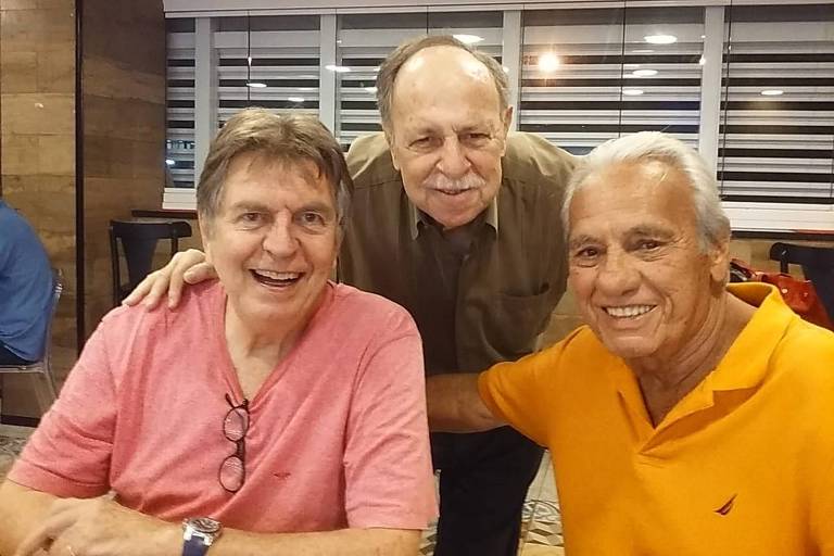 Roberto Figueiredo (à dir.) com os amigos Murilo Rocha (no centro) e Maurício Menezes