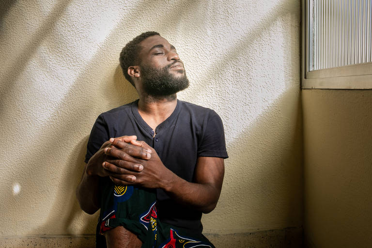 'Como imigrante africano, já vivi coisas piores que esse vírus', diz poeta angolano