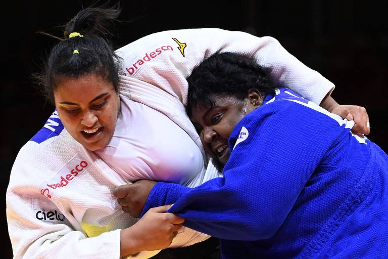 Maria Suelen (de branco) contra a cubana Idalys Ortiz na luta pelo bronze do Mundial deste ano