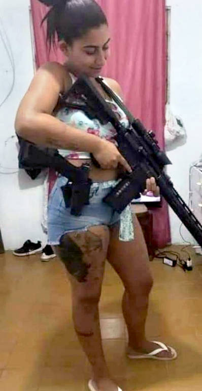 Rayane Nazareth da Silveira, de 21 anos, era conhecida como Hello Kitty e apontada como gerente do tráfico de uma favela em São Gonçalo (região metropolitana do Rio)